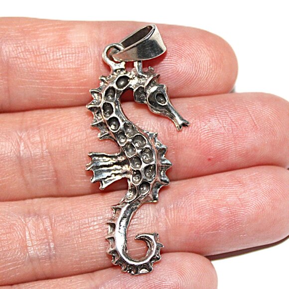 Sterling Silver Seahorse Pendant 4 Grams - Picture 4 of 4